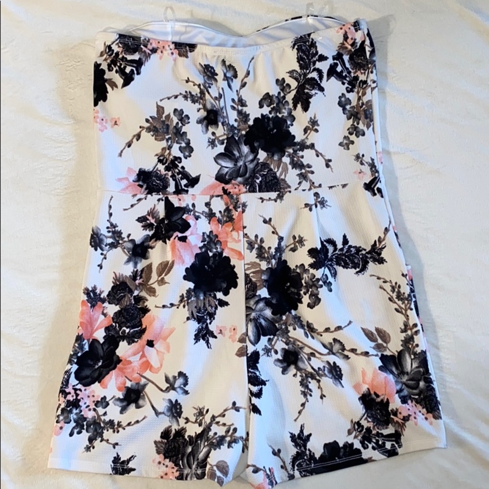 🌸B&W PINK ROMPER🌸 - Picture 3 of 3